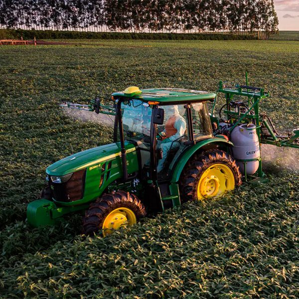 Trator John Deere 5090E