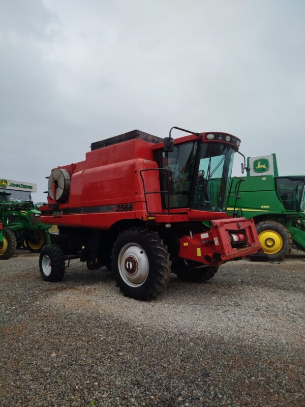 Colheitadeira Case IH | 2566 + PC 25 Pés | 2013
