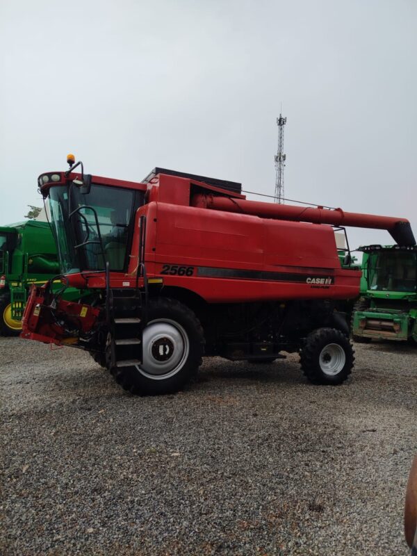 Colheitadeira Case IH | 2566 + PC 25 Pés | 2013