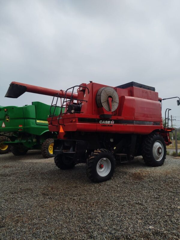 Colheitadeira Case IH | 2566 + PC 25 Pés | 2013