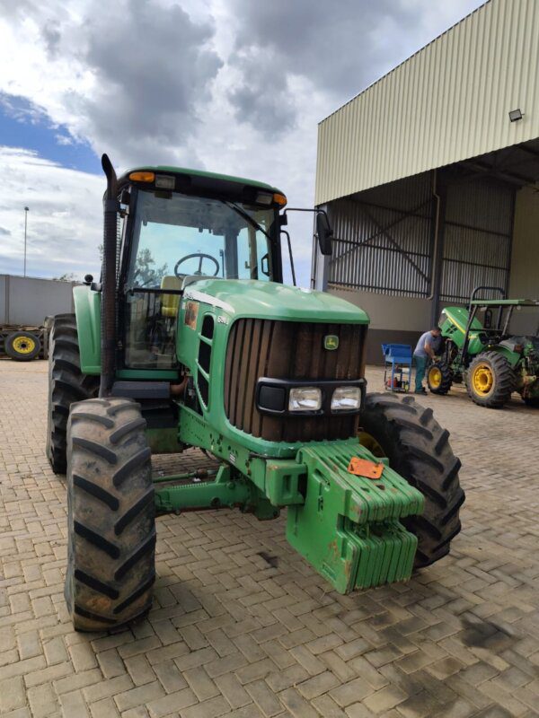 Trator John Deere | 6130J Cabinado | 2011