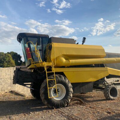 Colheitadeira New Holland | TC57 + PC 18 Pés  | 1999 Colheitadeira New Holland | TC57 + PC 18 Pés  | 1999