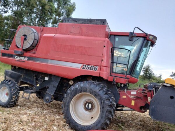 Colheitadeira Case IH | 2566 + PC 25 Pés | 2013