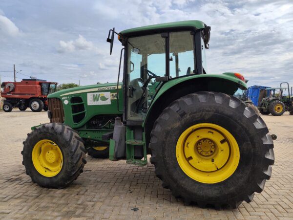Trator John Deere | 6130J Cabinado | 2011