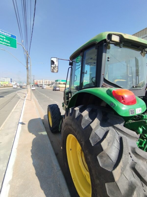 Trator John Deere | 6130J Cabinado | 2011