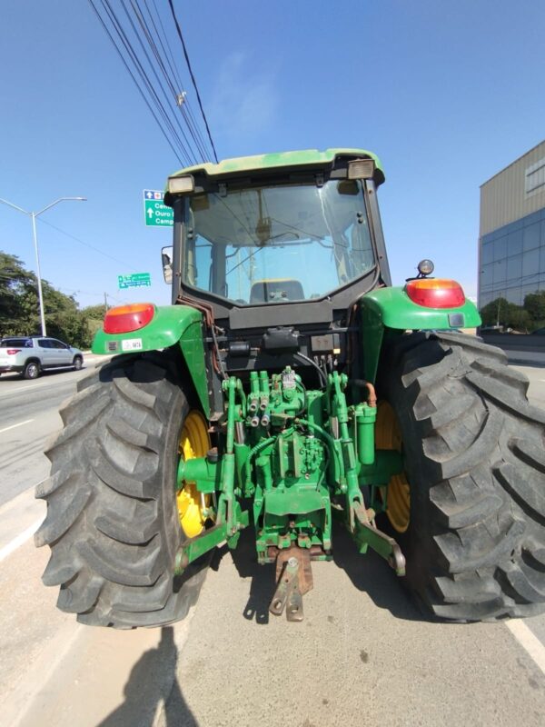 Trator John Deere | 6130J Cabinado | 2011