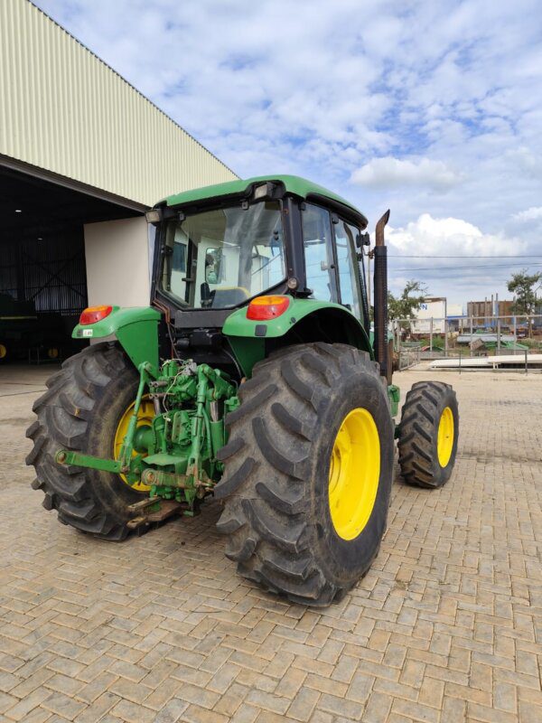 Trator John Deere | 6130J Cabinado | 2011