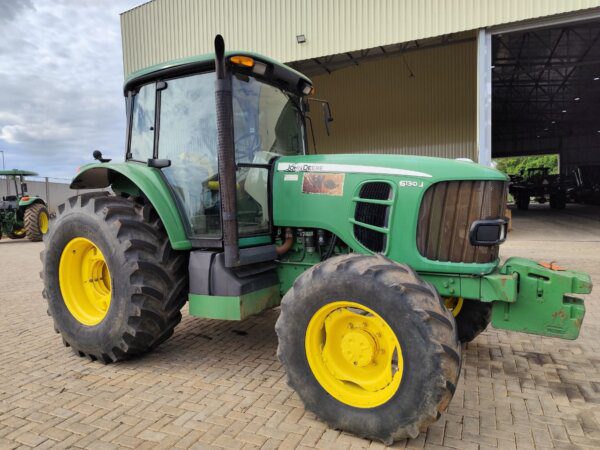 Trator John Deere | 6130J Cabinado | 2011