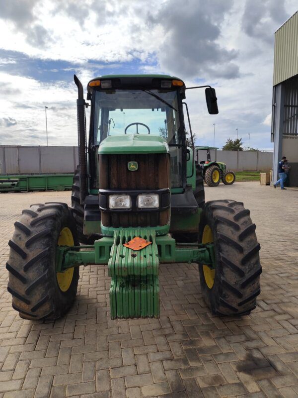 Trator John Deere | 6130J Cabinado | 2011