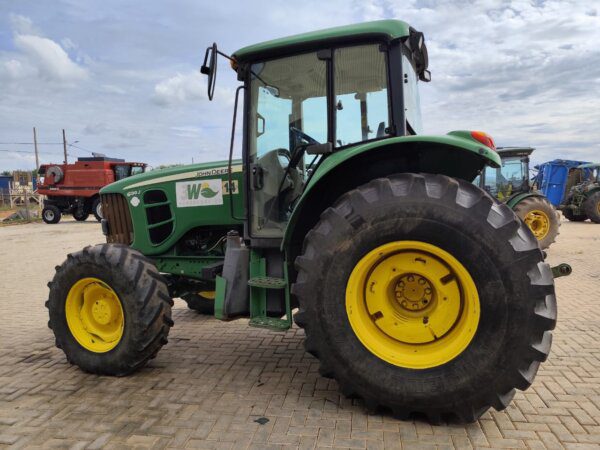 Trator John Deere | 6130J Cabinado | 2011