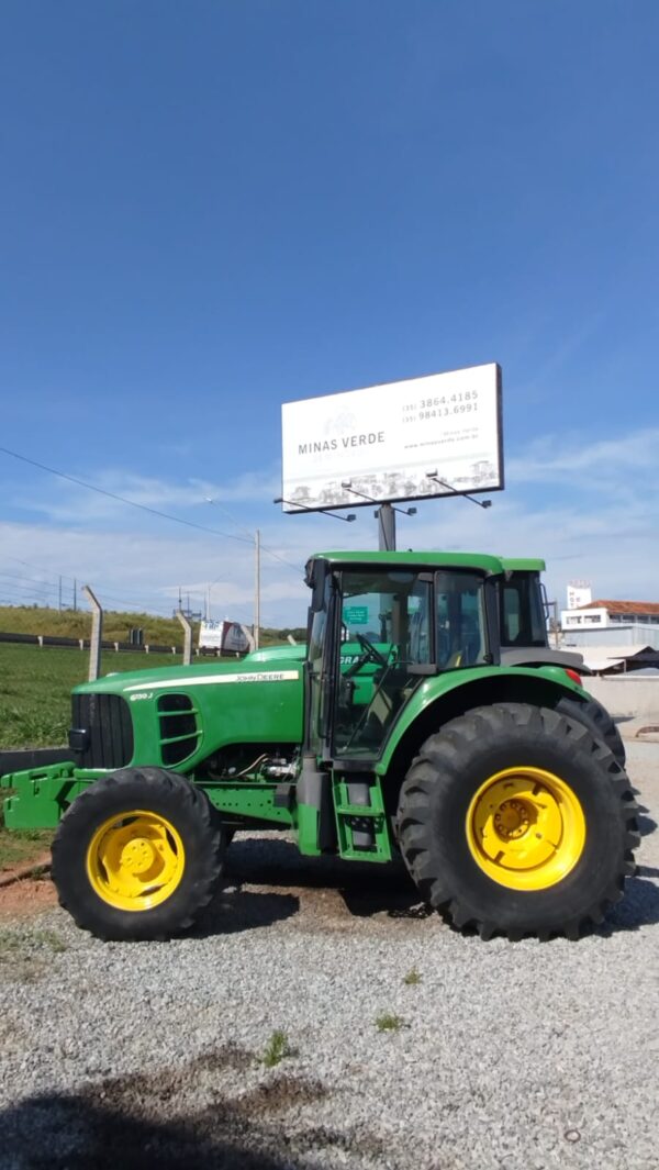 Trator John Deere | 6130J Cabinado | 2011