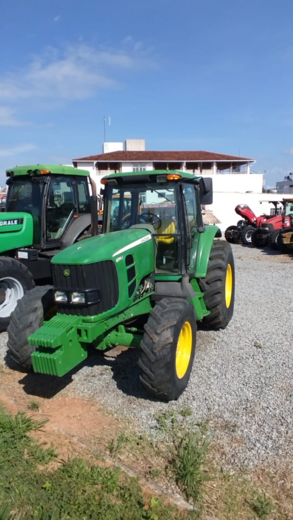 Trator John Deere | 6130J Cabinado | 2011