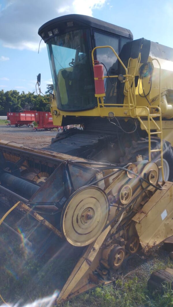 Colheitadeira New Holland | TC57 + PC 18 Pés  | 1999