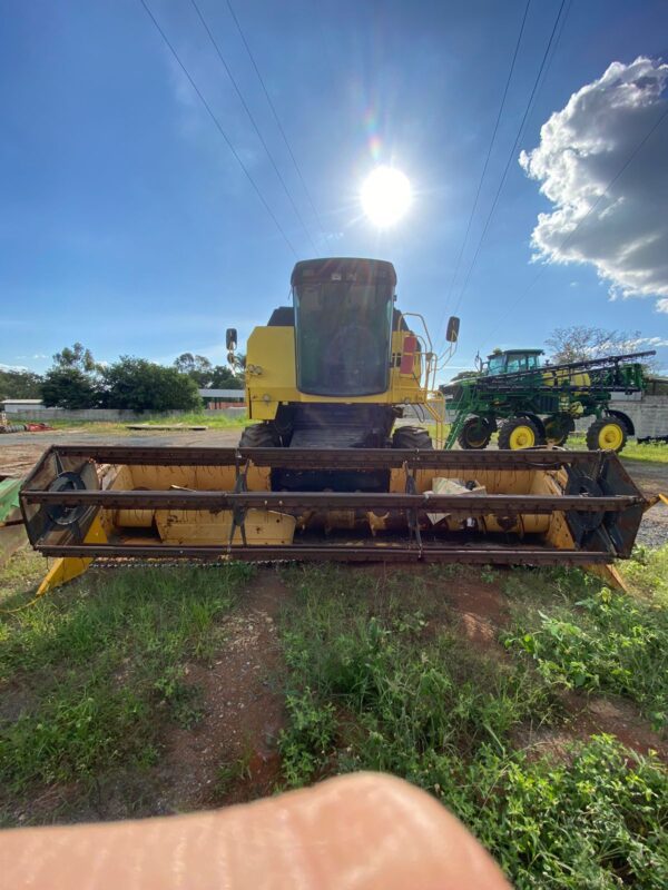 Colheitadeira New Holland | TC57 + PC 18 Pés  | 1999