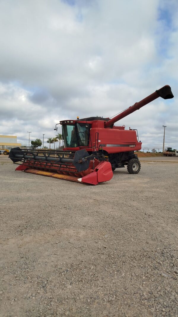 Colheitadeira Case IH | 2566 + PC 25 Pés | 2013