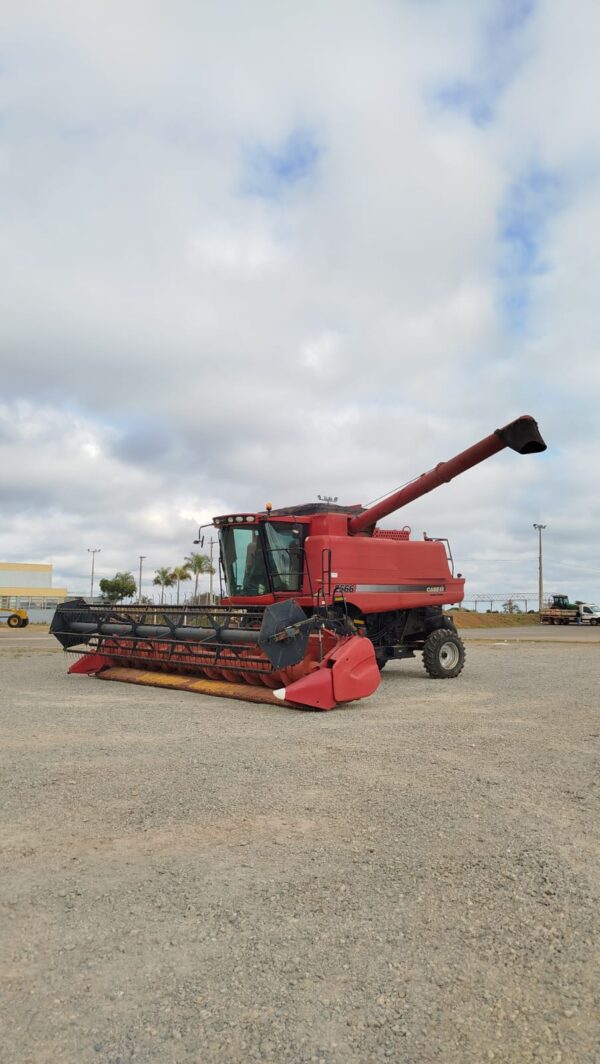 Colheitadeira Case IH | 2566 + PC 25 Pés | 2013