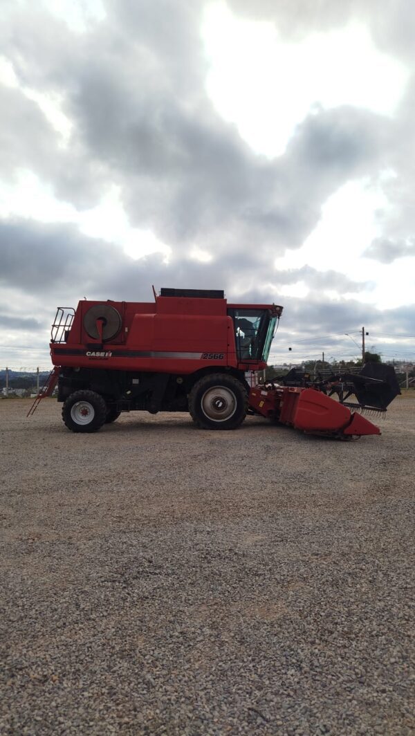 Colheitadeira Case IH | 2566 + PC 25 Pés | 2013