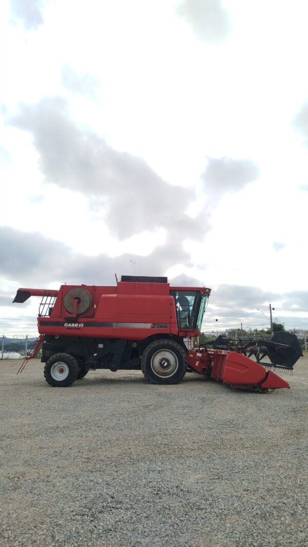 Colheitadeira Case IH | 2566 + PC 25 Pés | 2013