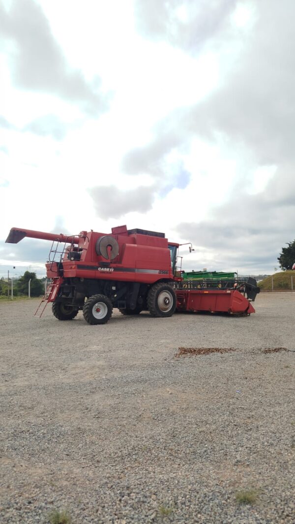 Colheitadeira Case IH | 2566 + PC 25 Pés | 2013