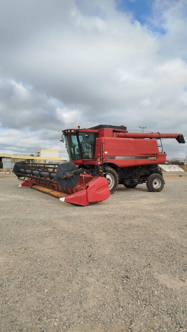 Colheitadeira Case IH | 2566 + PC 25 Pés | 2013