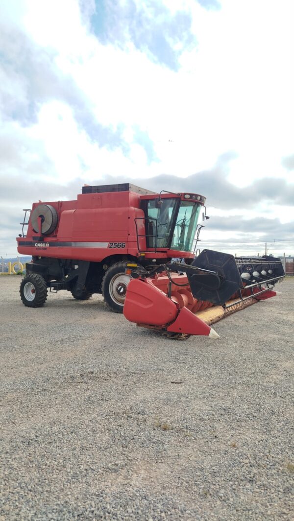 Colheitadeira Case IH | 2566 + PC 25 Pés | 2013