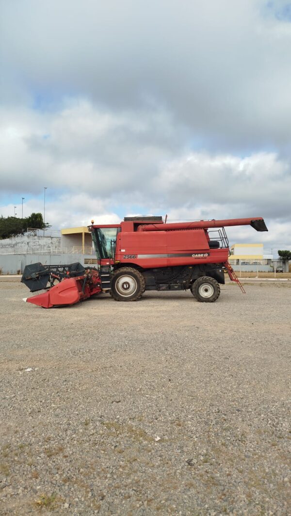 Colheitadeira Case IH | 2566 + PC 25 Pés | 2013