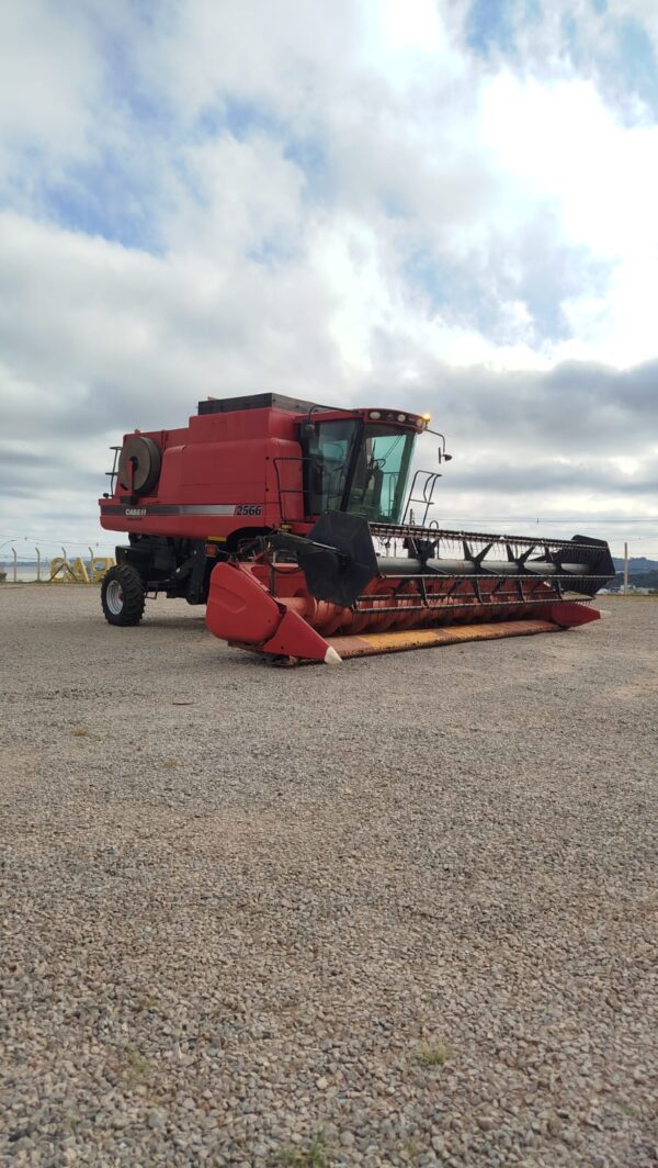 Colheitadeira Case IH | 2566 + PC 25 Pés | 2013