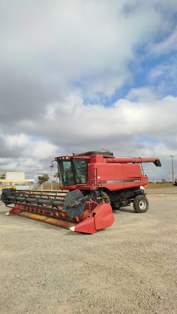 Colheitadeira Case IH | 2566 + PC 25 Pés | 2013