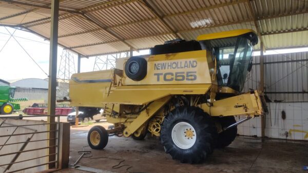 Colheitadeira New Holland | TC55 + Plataforma de Corte 13 Pés | 2004