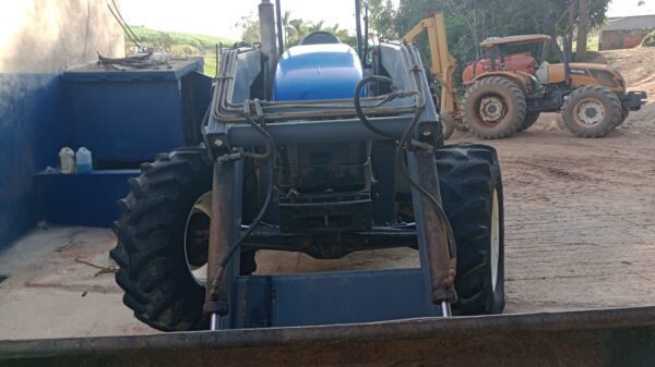 Trator New Holland | TS 6020 com Concha | 2010