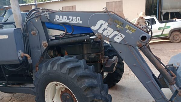 Trator New Holland | TS 6020 com Concha | 2010