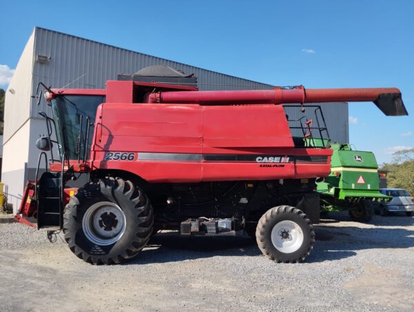Colheitadeira Case IH | 2566 + PC 25 Pés | 2011