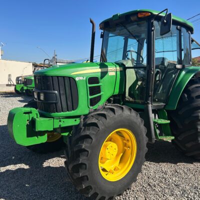 Trator John Deere l 6110J Cabinado l 2013