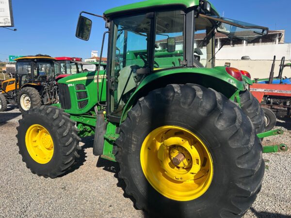 Trator John Deere l 6110J Cabinado l 2013