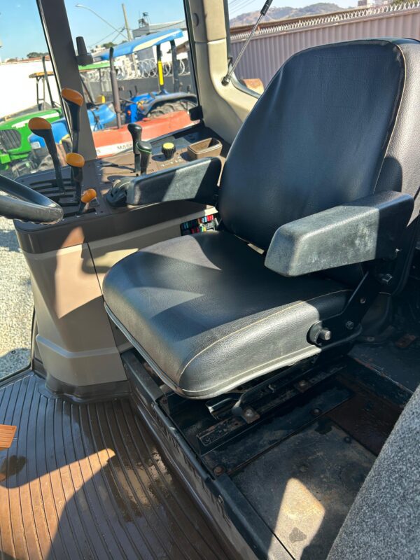 Trator John Deere l 6110J Cabinado l 2013