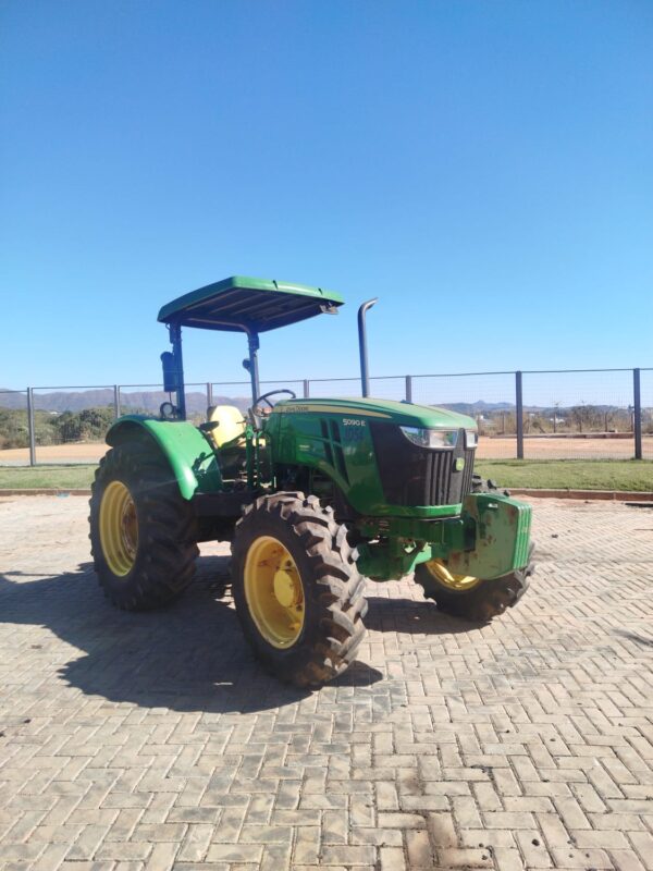 Trator John Deere l 5090E l 2022
