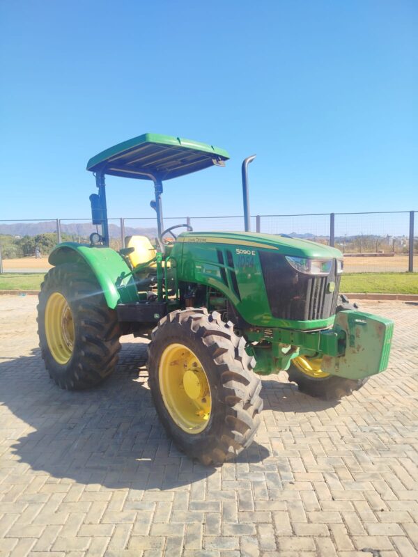 Trator John Deere l 5090E l 2022