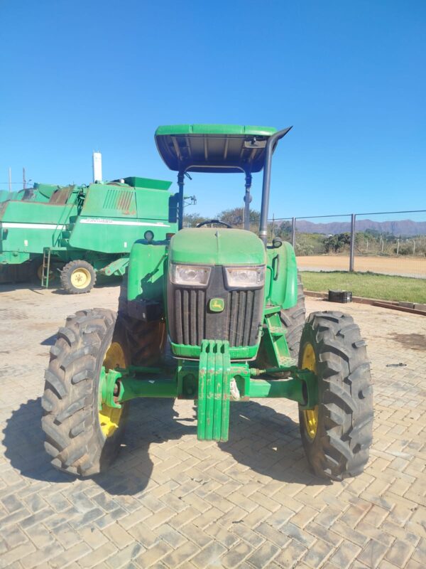 Trator John Deere l 5090E l 2022