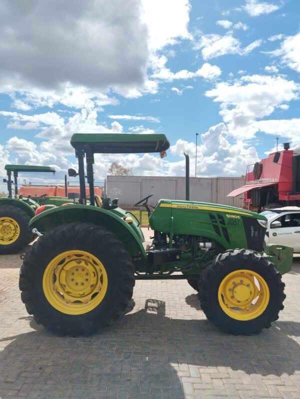 Trator John Deere l 5090E l 2023