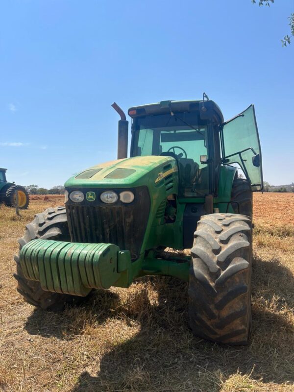Trator John Deere l 7715 l 2010