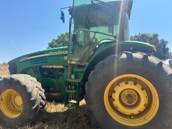 Trator John Deere l 7715 l 2010