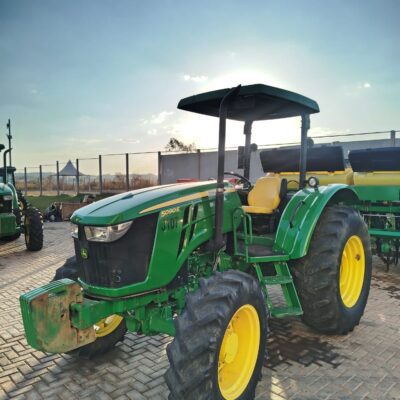 Trator John Deere l 5090E l 2023