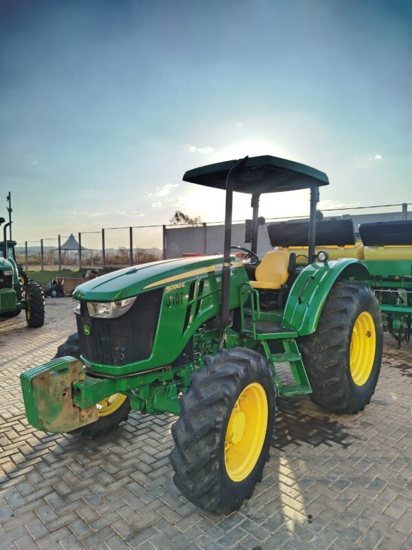Trator John Deere l 5090E l 2023