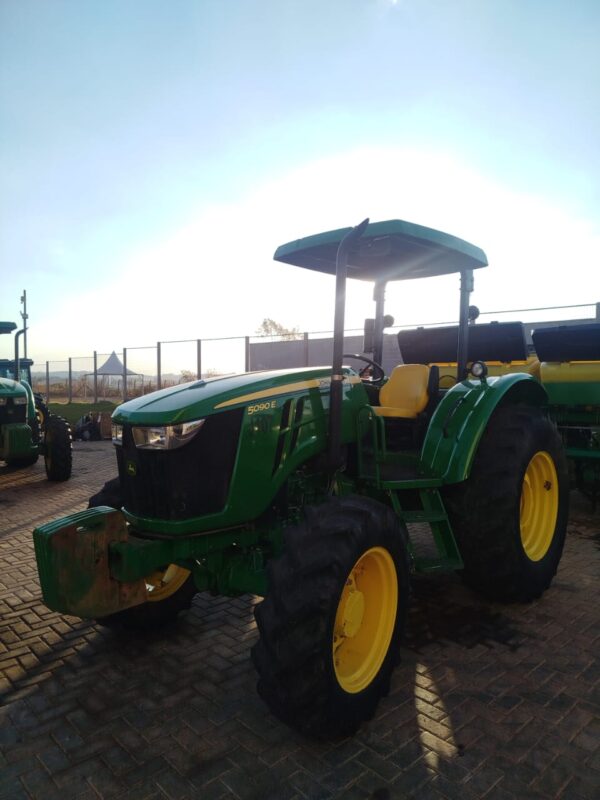 Trator John Deere l 5090E l 2023