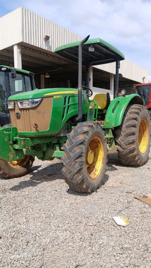 Trator John Deere l 5090E l 2022