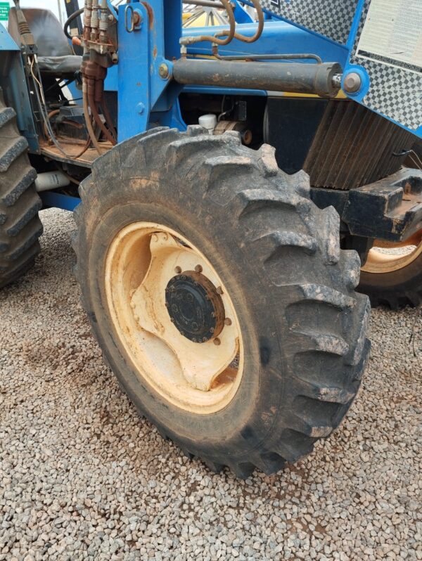 Trator New Holland | 7630 + Lâmina + Kit Bag | 2008