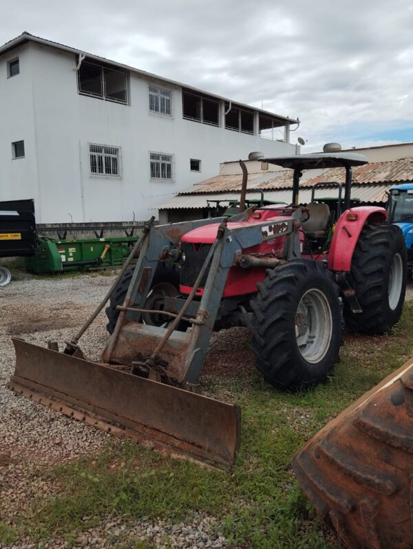 Trator Massey Ferguson | 4297 + Lâmina | 2012
