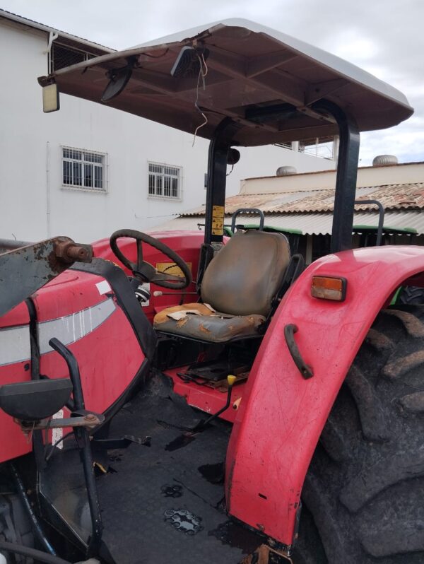 Trator Massey Ferguson | 4297 + Lâmina | 2012