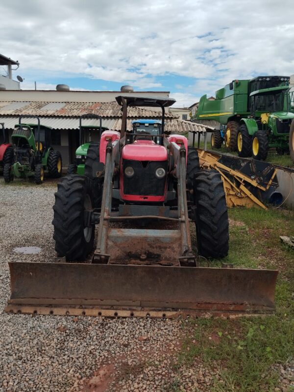 Trator Massey Ferguson | 4297 + Lâmina | 2012