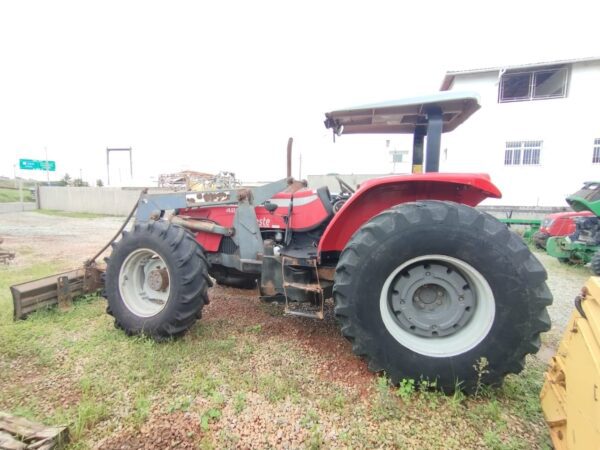 Trator Massey Ferguson | 4297 + Lâmina | 2012